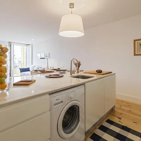 Merc Vitoria's Place Porto