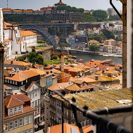 Merc Vitoria's Place * Porto