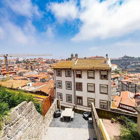 Merc Vitoria's Place