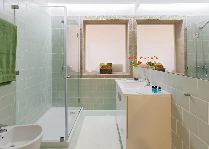 Merc Vitoria's Place Porto