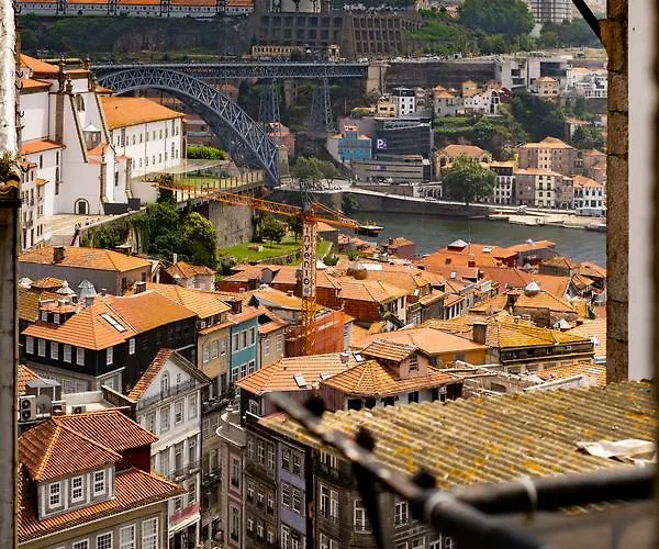 Merc Vitoria's Place * Porto