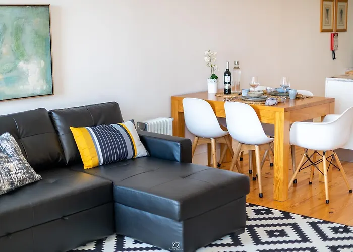 Merc Vitoria's Place * Porto