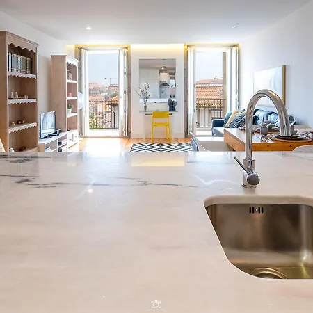 Merc Vitoria's Place Порту